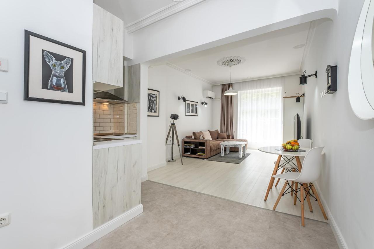 Jazz & Wine - Luxury Apartment By The Sea & Parking & Hbo & Netflix Varna Exterior photo